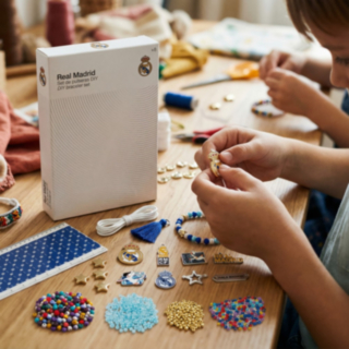 Real Madrid® DIY Rannekoru Setti