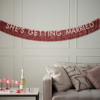 She's Getting Married Tupsuviirinauha