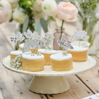 Kukkateemaiset Team Bride Leivostikut