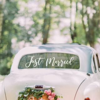 Just Married -tekstitarra autoon