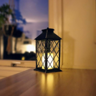 Lyhty LED-kynttilällä