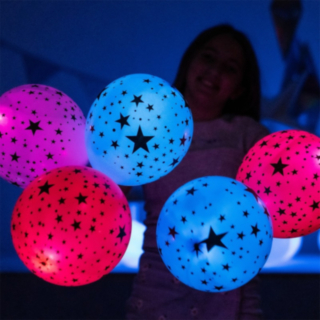 Illooms LED Punch Ilmapallot Tähdillä