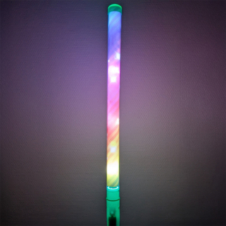 Käsikäyttöinen LED-valotikku