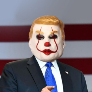 Trump IT lateksinaamari