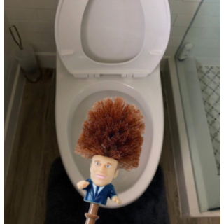 Emmanuel Macron wc-harja