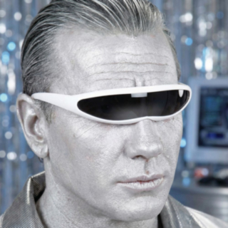 Valkoiset robotin silmälasit