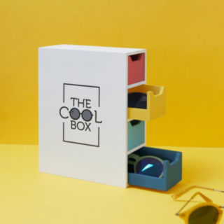 The Cool Box -silmälasien säilytysorganisaattori värillisillä laatikoilla