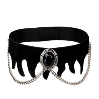 Goottilainen choker mustalla kivellä ja ketjuilla