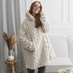 Vilttihuppari Jacquard Kermanvalkoinen