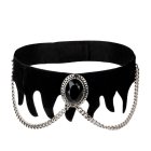 Goottilainen choker mustalla kivellä ja ketjuilla