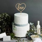 Hääkakkukoriste "Love" puusta