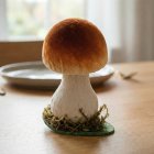Jalustallinen Veluurisieni Sammalella 13 cm
