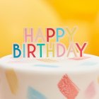 Värikäs Happy Birthday -kakkukoriste akryyliä