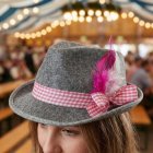 Tirolilaishattu Höyhenellä Pinkki