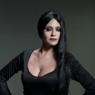 Wednesday® Morticia Peruukki