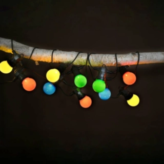 LED-lumipallovaloketju värikäs