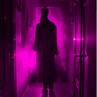 Violetti Halloween-lamppu