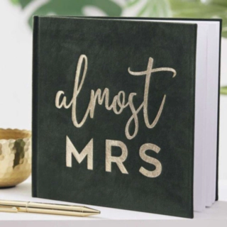 Almost Mrs Vieraskirja Virheä/Kulta