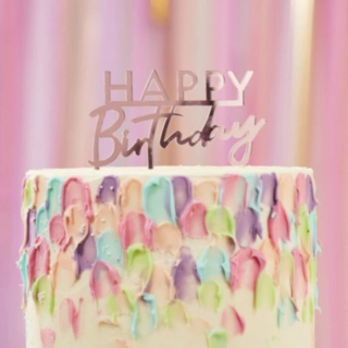 Happy Birthday Kakkukoriste Akryyliä Ruusukulta