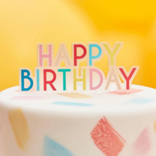 Värikäs Happy Birthday -kakkukoriste akryyliä