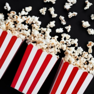 Raidalliset Popcorn-astiat Punainen