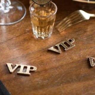 Kultainen VIP-konfetti
